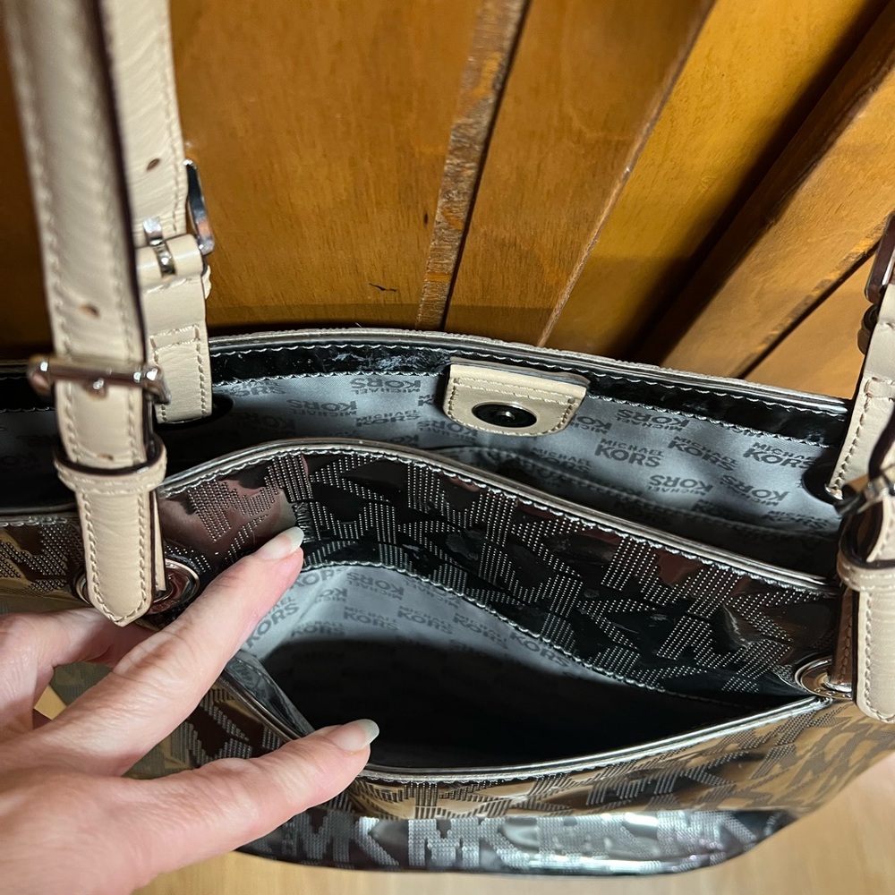 Handbag - Picture 5 of 11